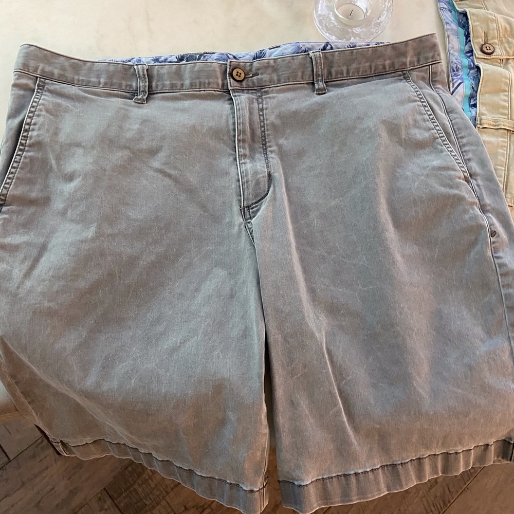 Grey Flat front Tommy Bahama size 40 new without tags shorts.